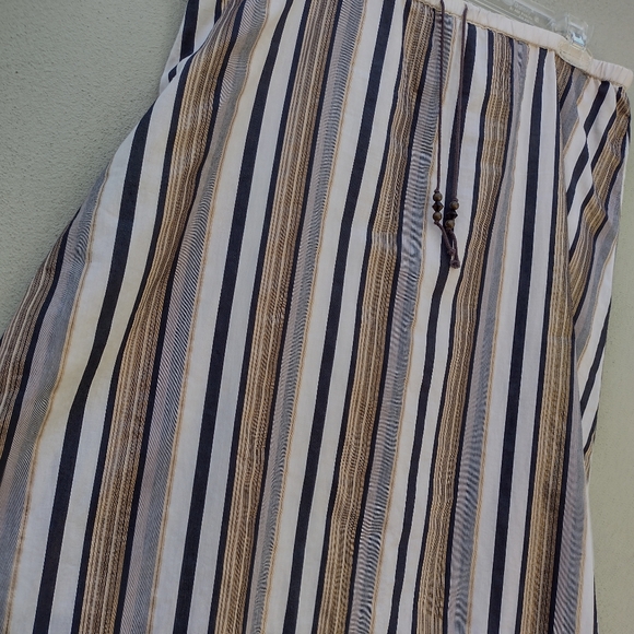 Old Navy Black, Gold & Cream Stripped Skirt 'Vintage' from 2006 in Size Medium - Picture 5 of 6